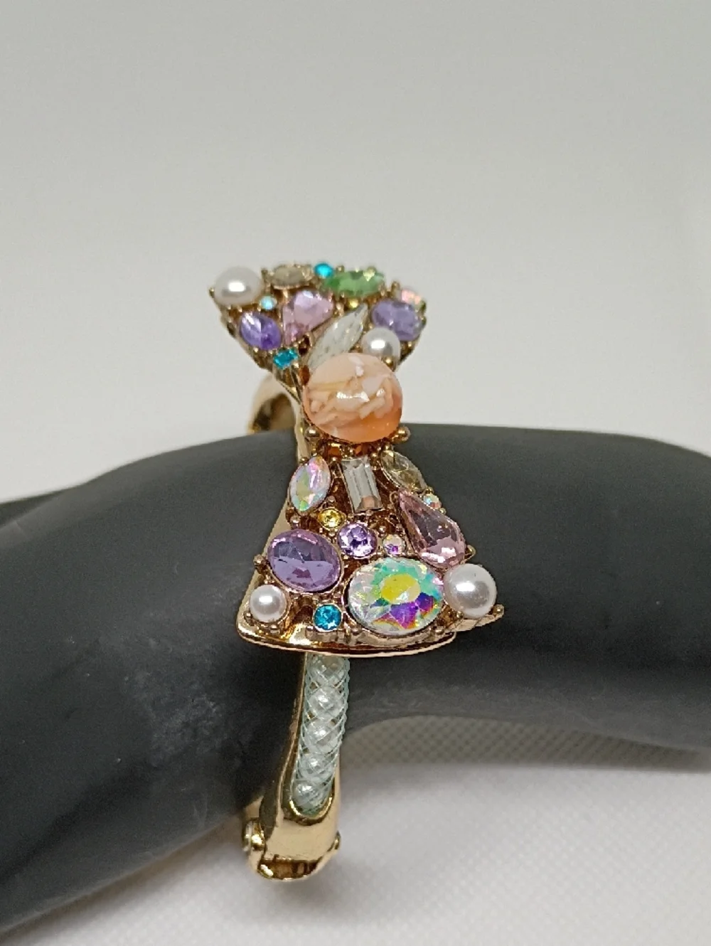 Betsey Johnson Elegant Multicolor Crystal Bow Bracelet - Picture 2 of 7